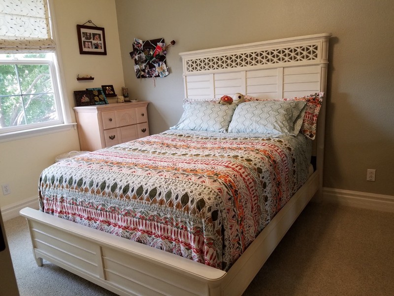 Used aireloom Queen size mattress $500