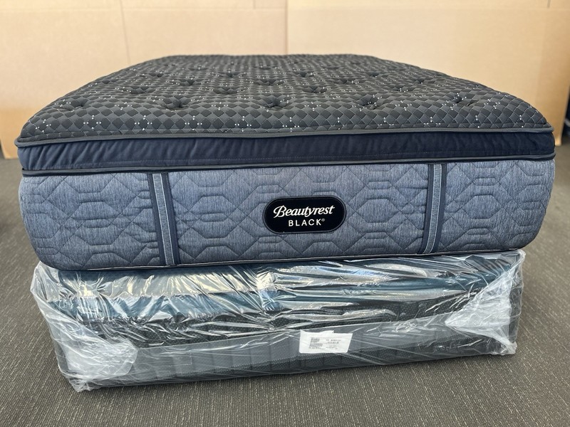 BEAUTYREST BLACK Series 3 PLUSH PILLOW-TOP Queen MATTRESS $5k Free Shipping