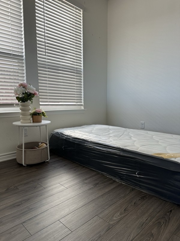 DreamCloud Premier Rest Memory Foam Mattress, Twin XL, Perfect Condition