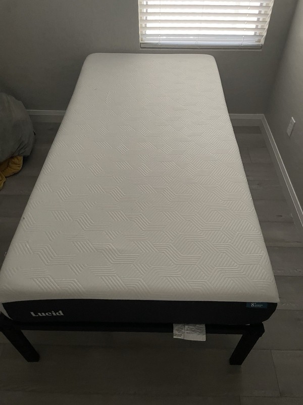 Twin sized white cotton blend