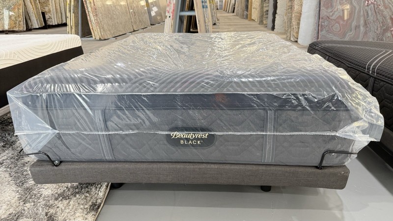 Queen Simmons Beautyrest Black Series 2 Plush Pillow top Retail $3199 gallery
